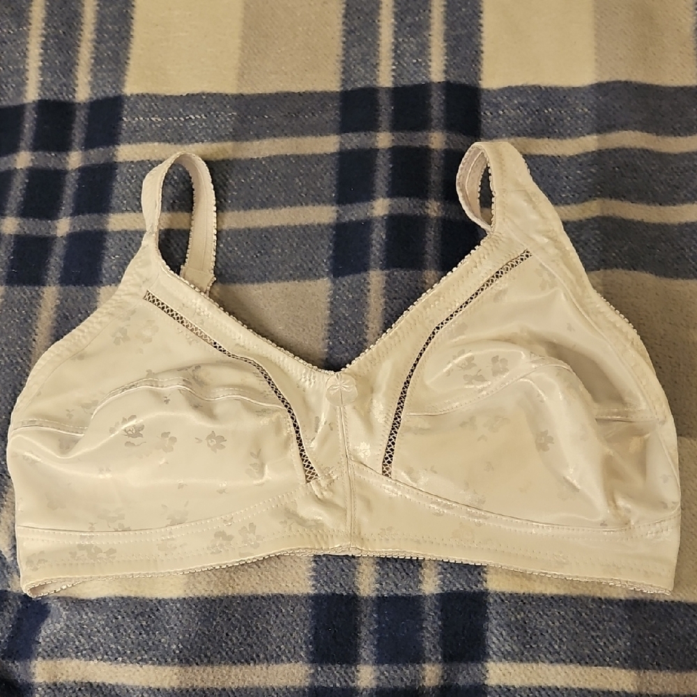 Gloria Vanderbilt White Wireless Bra with Soft Stretch
